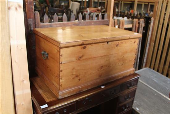 Pine blanket box